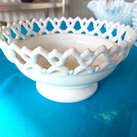 Vintage Atterbury Dancing Sailors white milk glass footed bowl - Picture 1 of 4